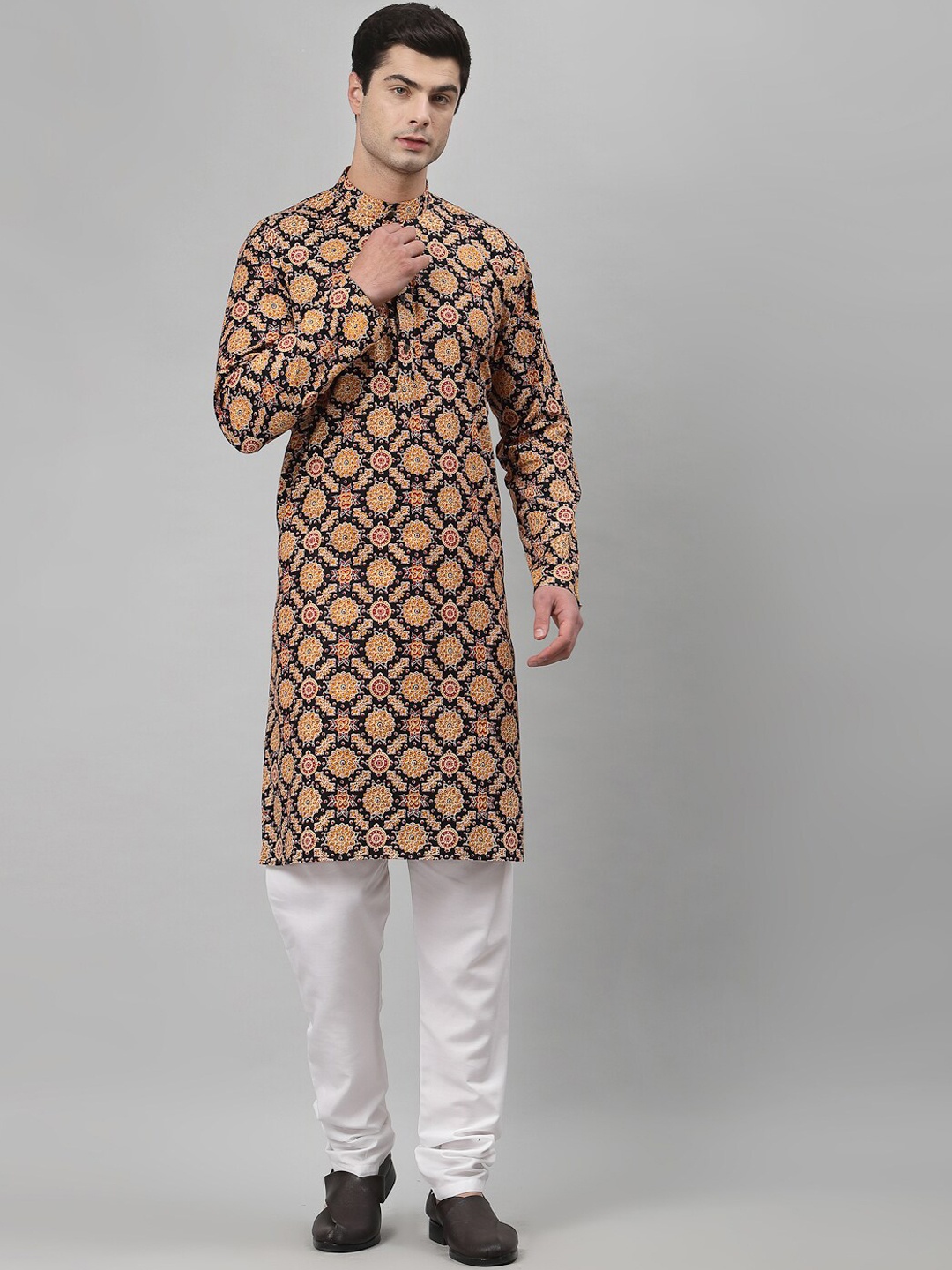 

NEUDIS Men Ethnic Motifs Printed Pure Cotton Kurta with Churidar, Black