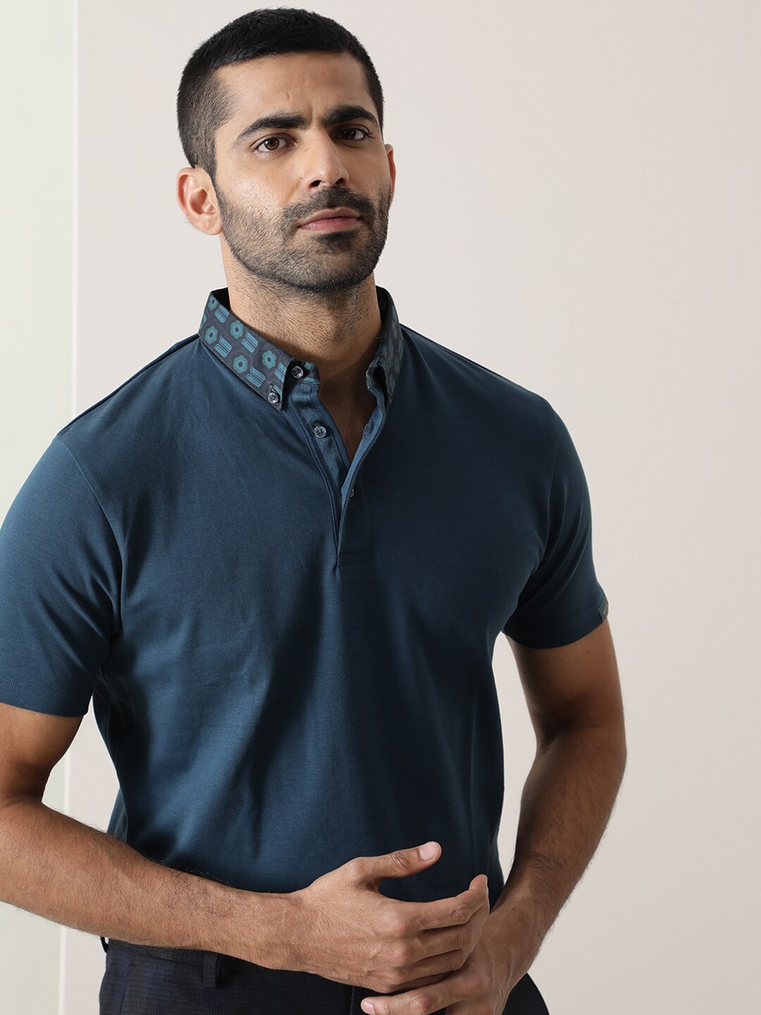 

RARE RABBIT Men Rings-4 Slim Fit Solid Polo Collar T-Shirt, Navy blue