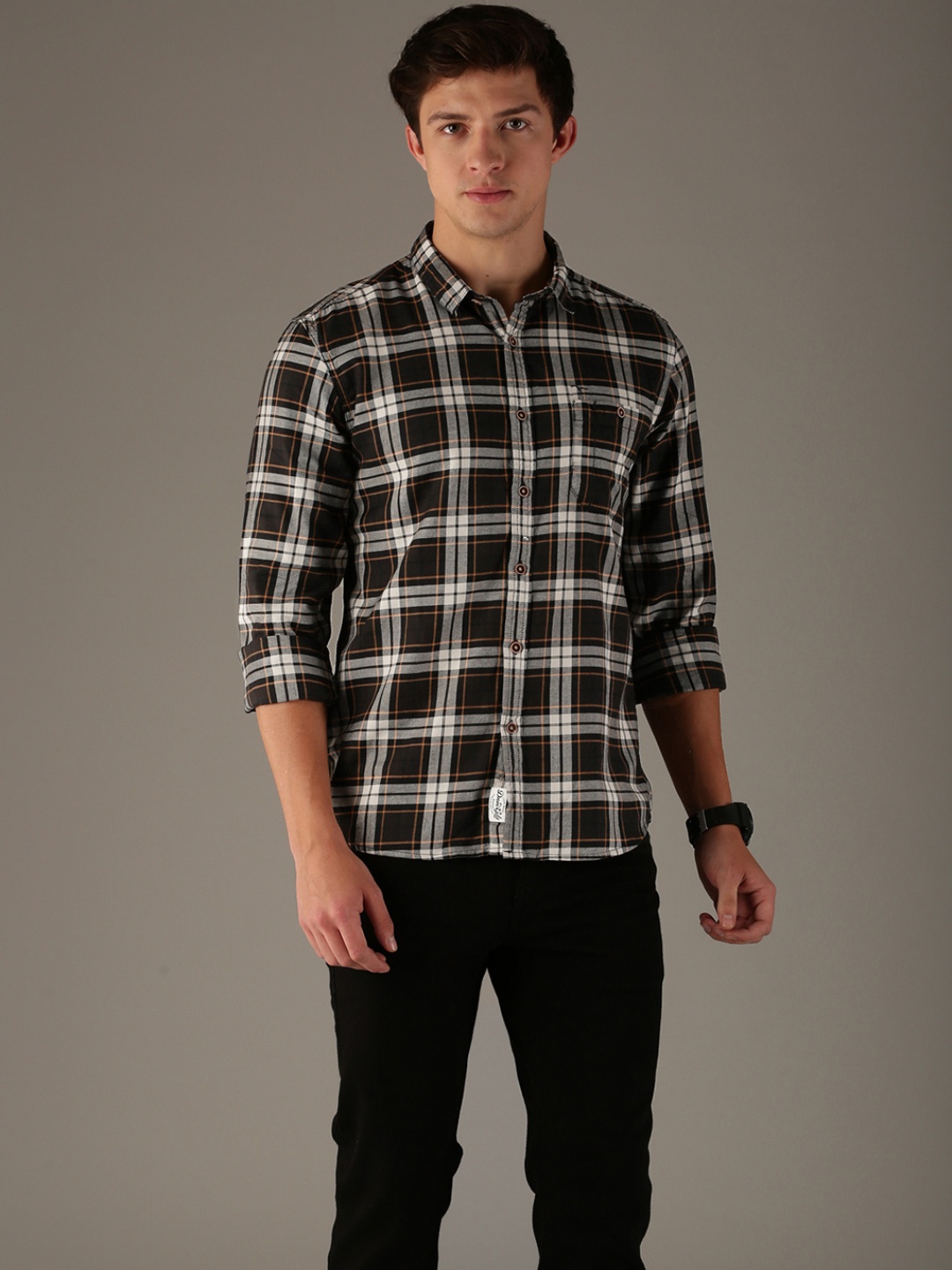 

Flying Machine Men Black & Off-White Regular Fit Checked Casual Shirt