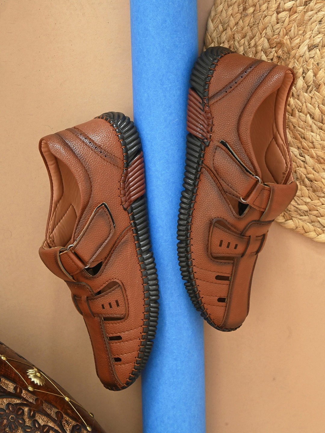 

The Roadster Lifestyle Co. Men Shoe-Style Sandals, Tan
