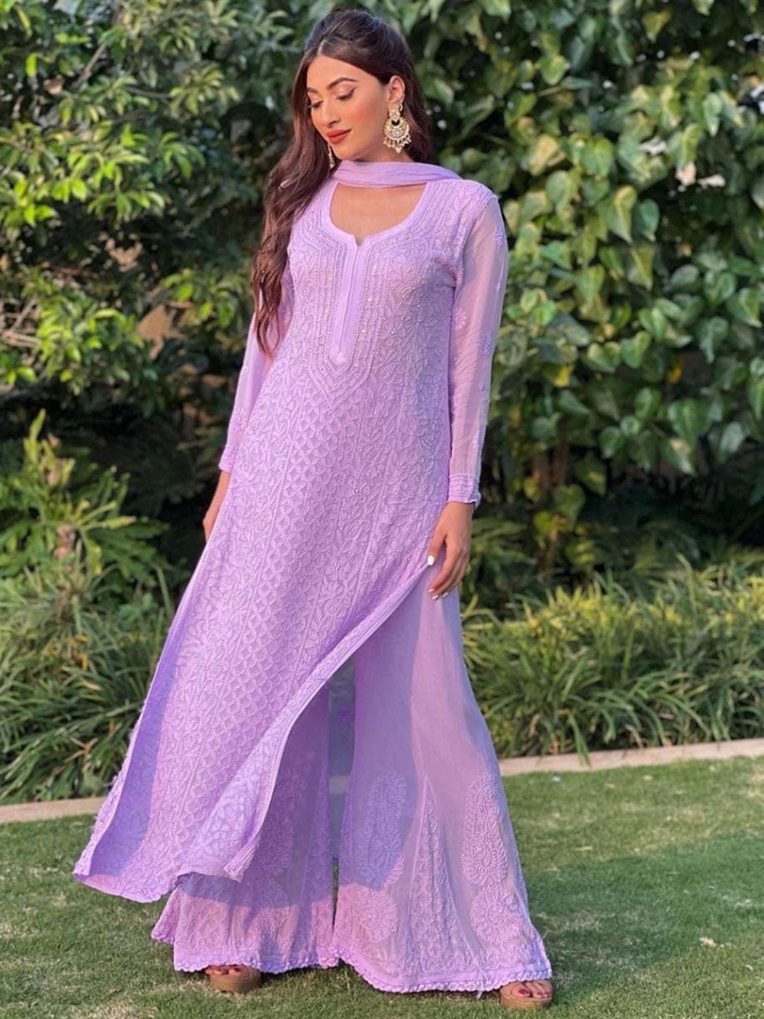 

LABEL AISHWARYRIKA Women Ethnic Motifs Embroidered Thread Work Kurta Set, Lavender