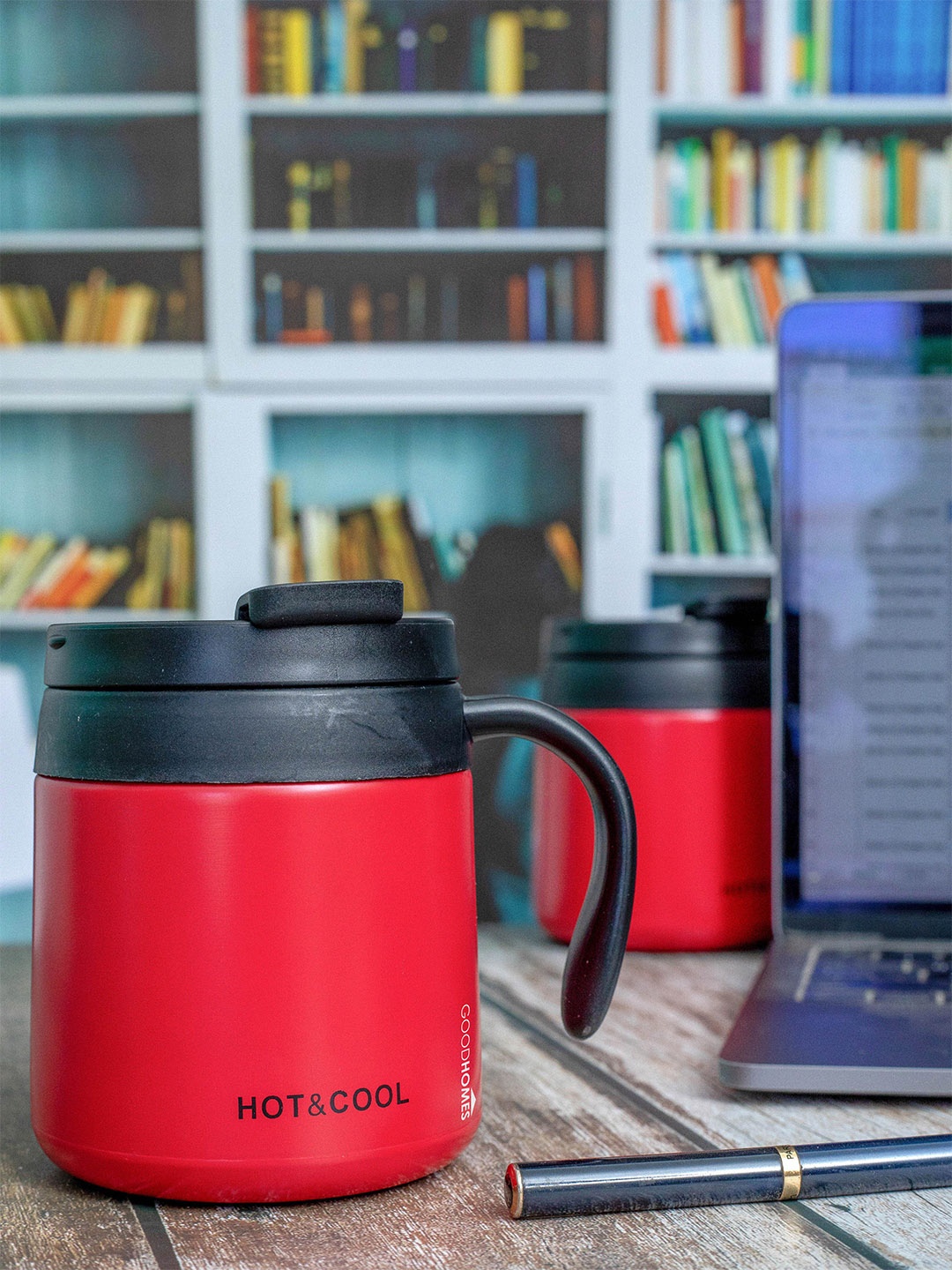 

GOODHOMES Red Set of 2 Hot & Cold Vacuum Stainless Steel Matte Mugs 350 ml