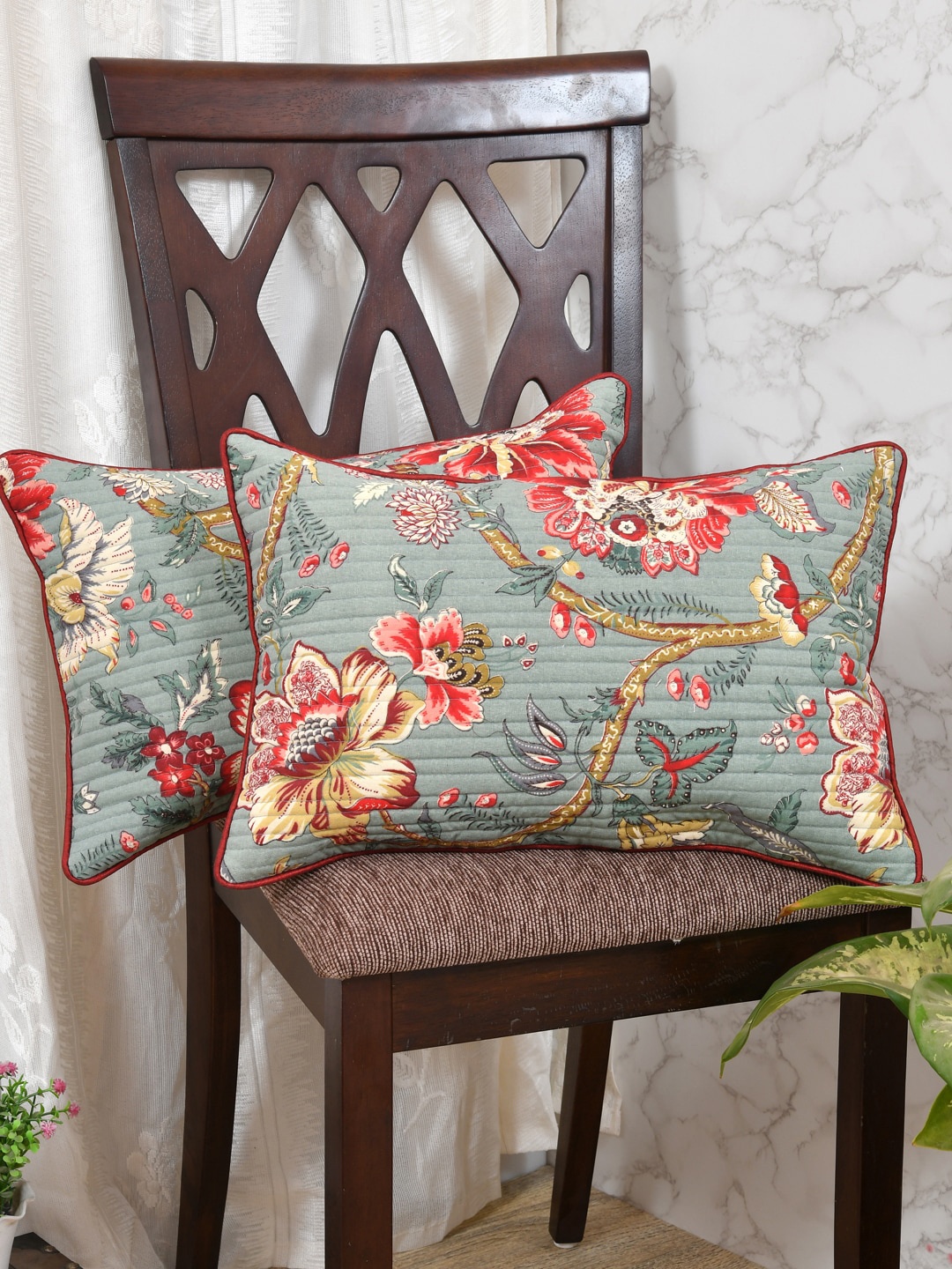 

Clasiko Grey & Red Set of 2 Floral Rectangle Cushion Covers