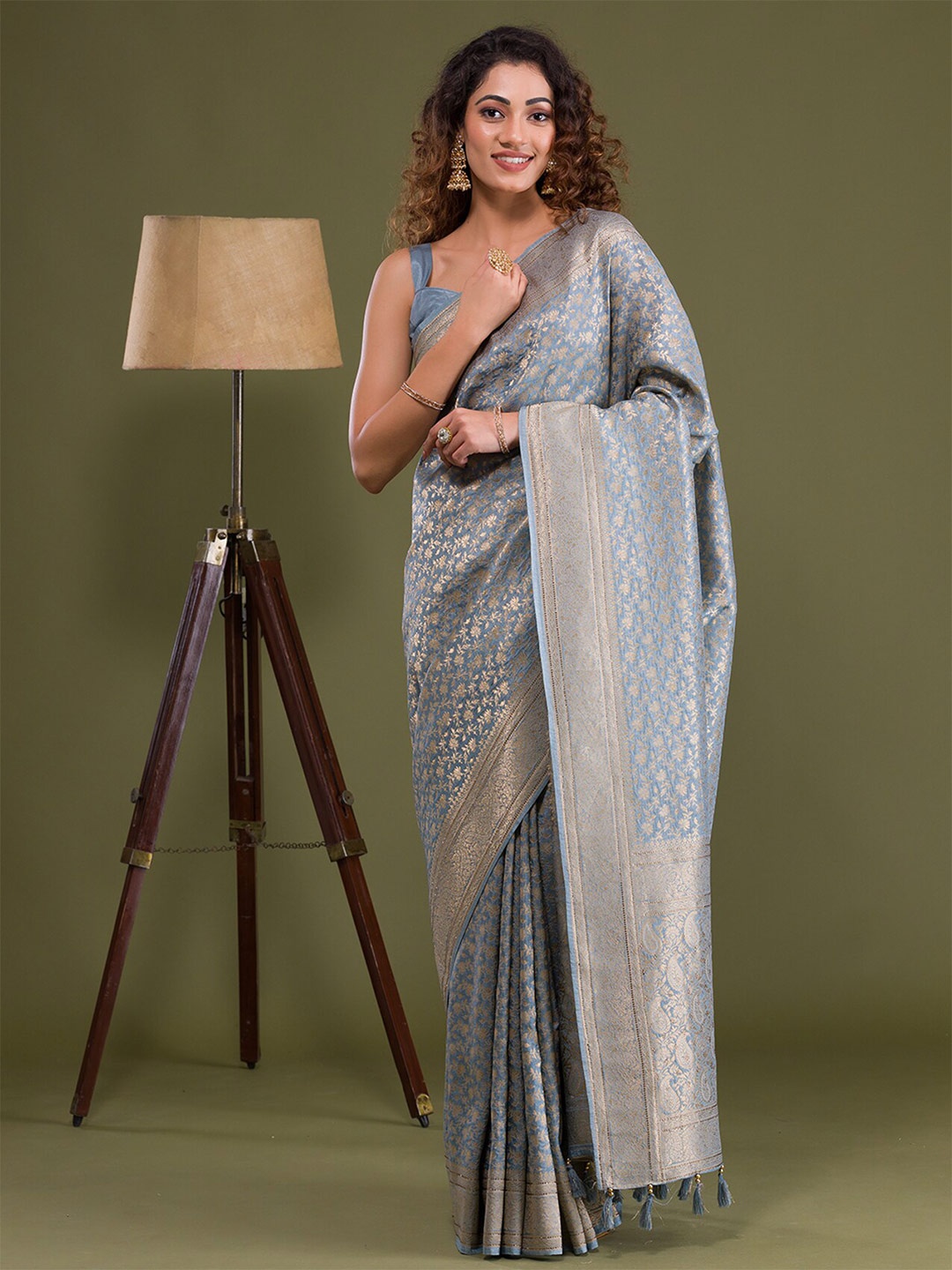 

Koskii Ethnic Motifs Zari Brocade Saree, Grey