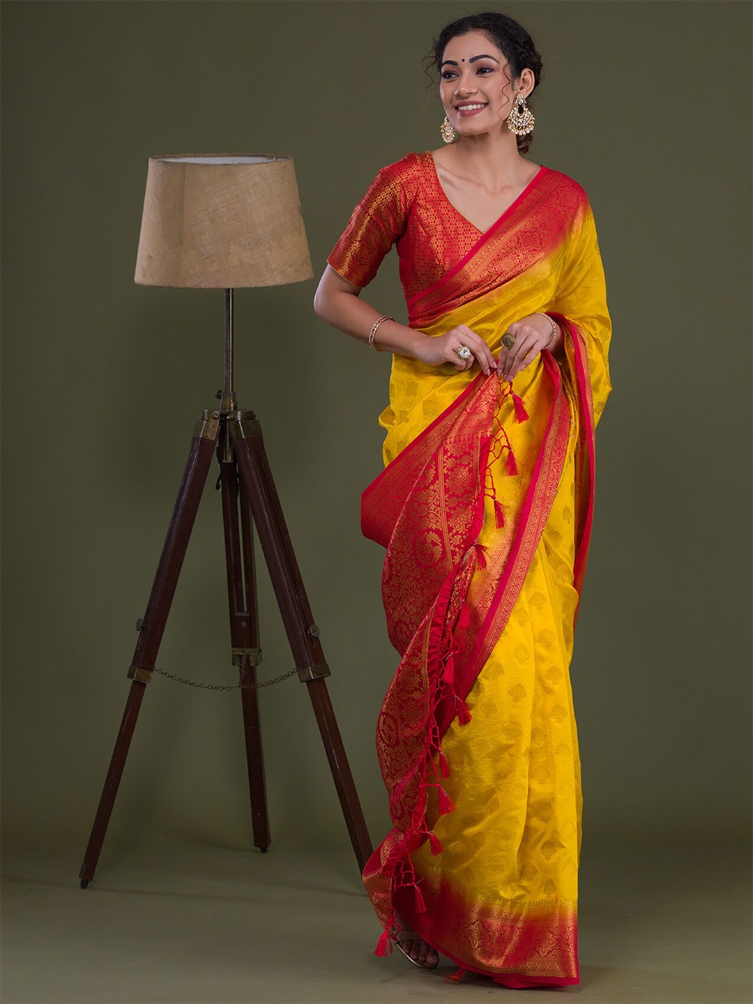 

Koskii Woven Design Brocade Banarasi Saree, Yellow