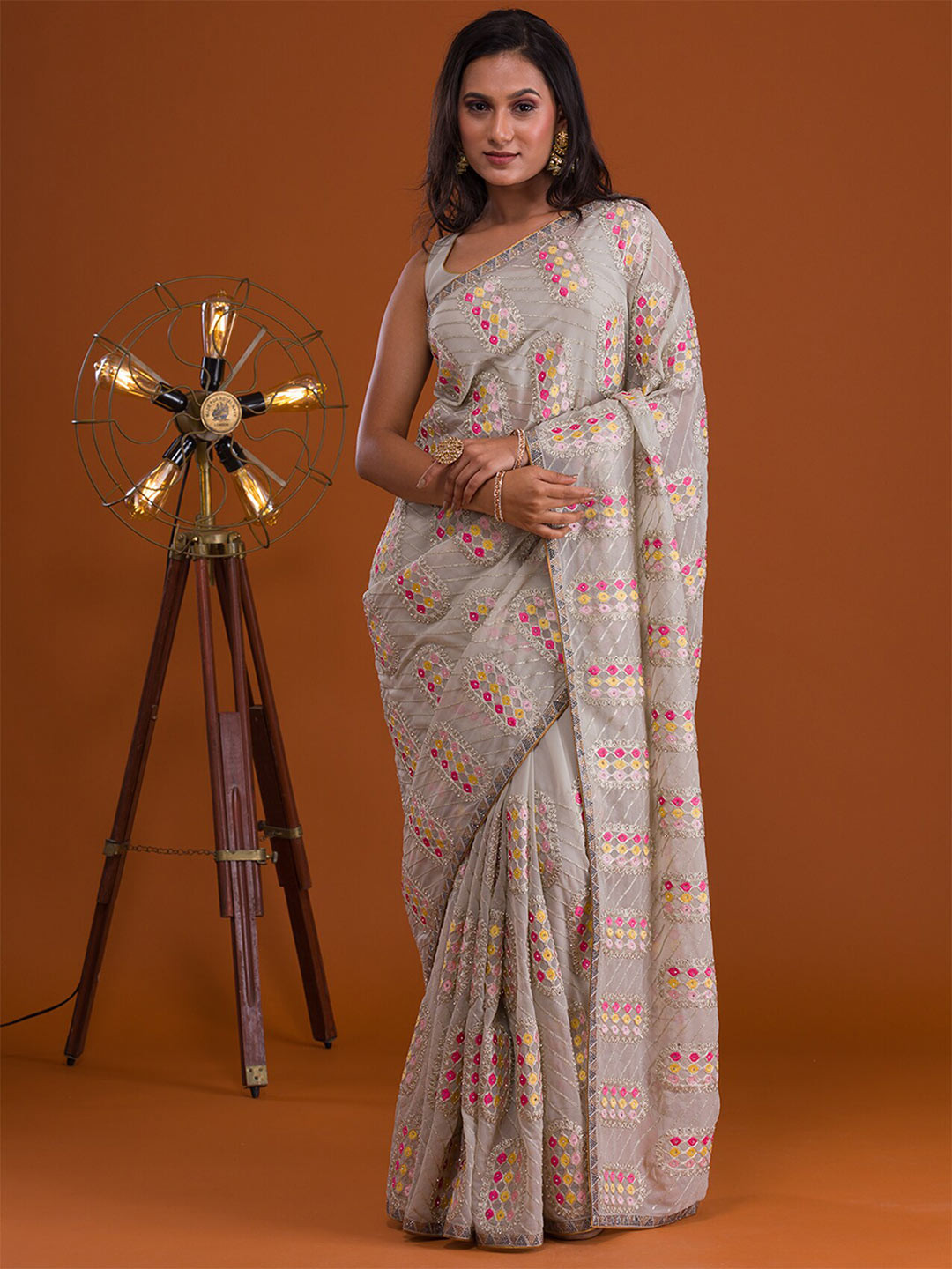 

Koskii Embellished Heavy Work Saree, Grey