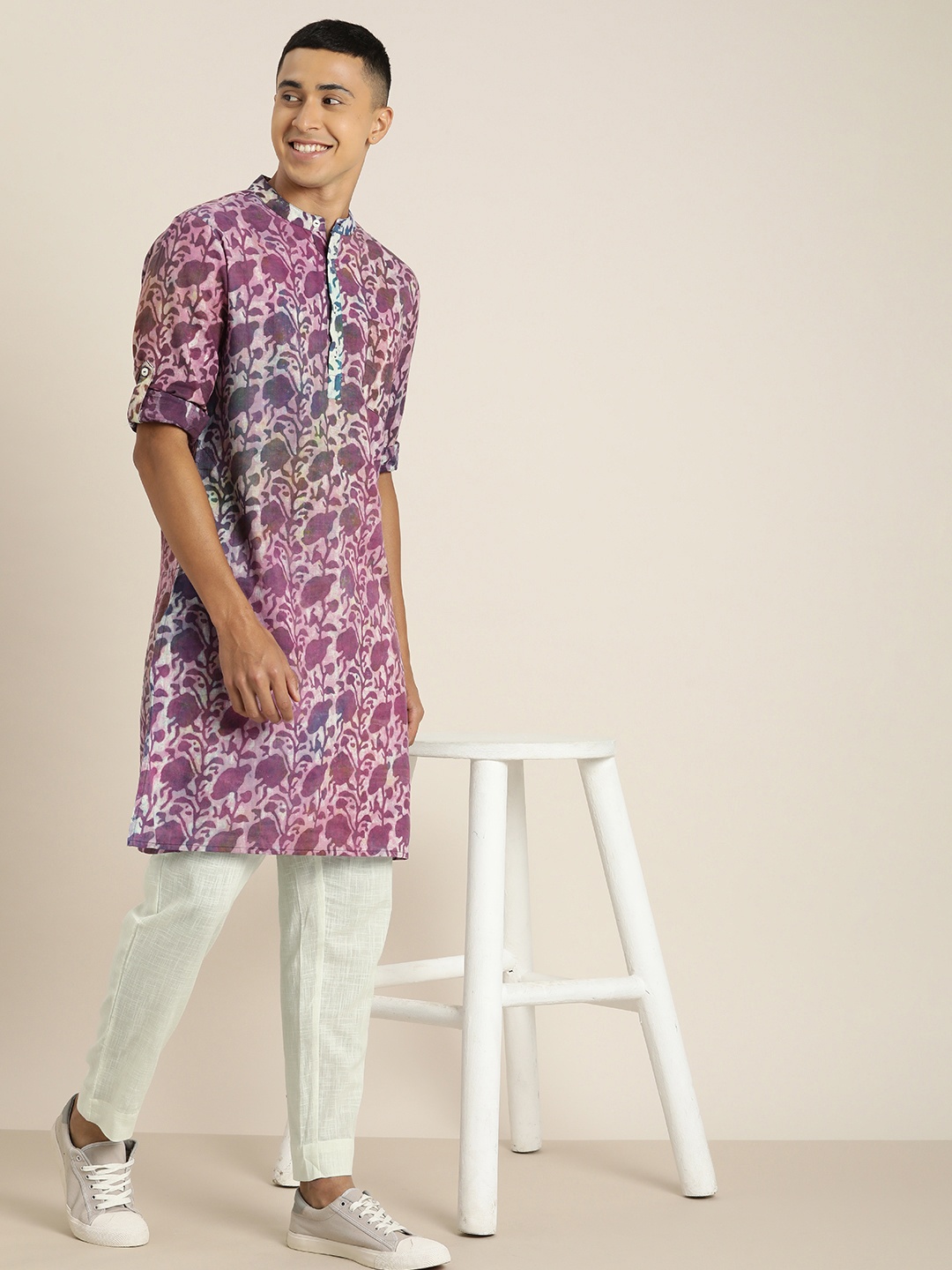 

Taavi Men Dabu Ethnic Motifs Printed Kurta with Trousers, Pink