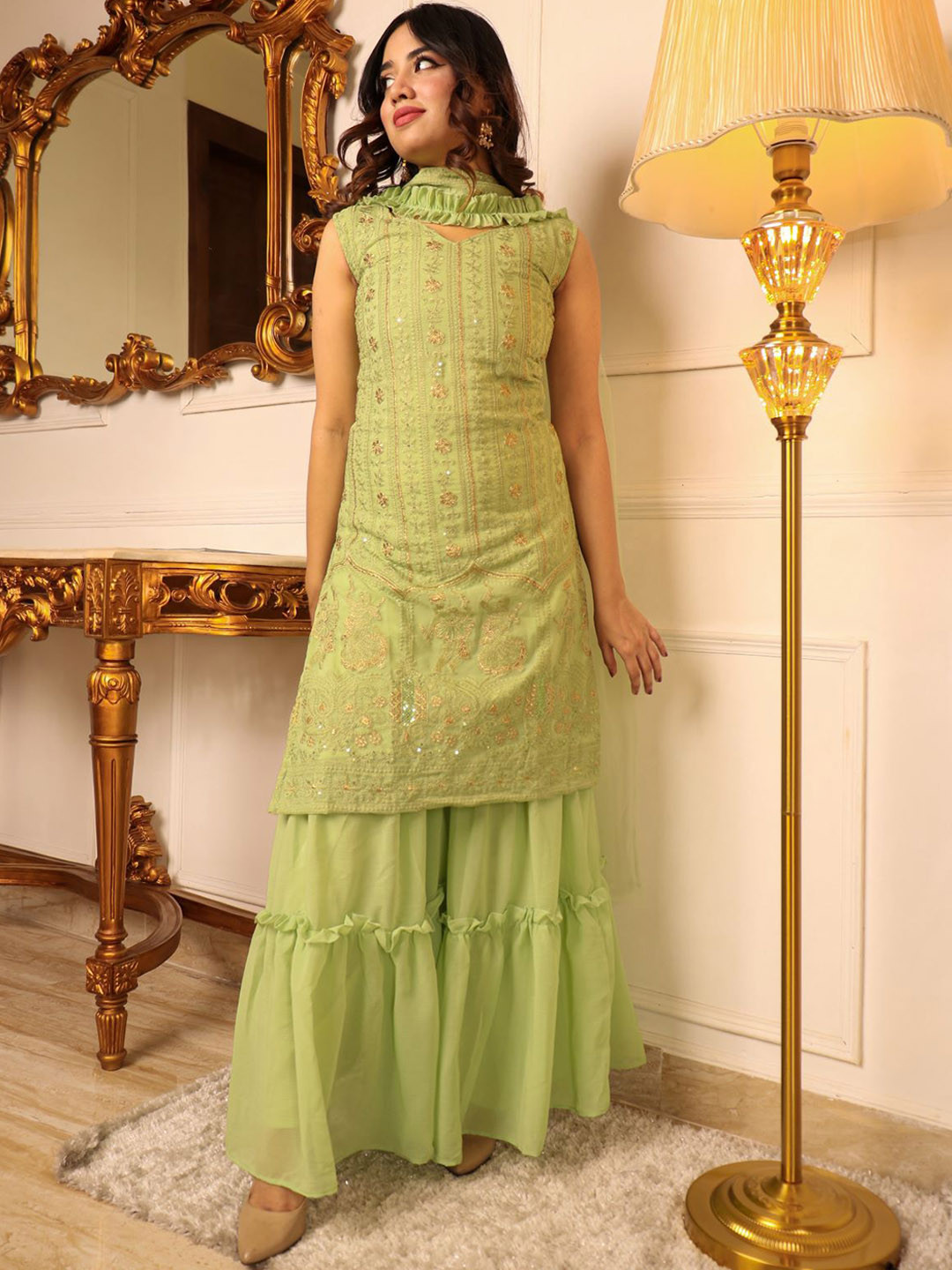 

Vidraa Western Store Floral Embroidered Sequinned Silk Chiffon Kurta Set, Green
