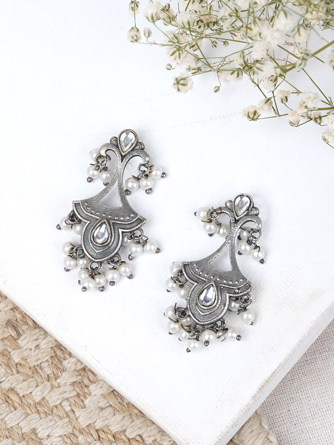 

TEEJH Silver-Plated Contemporary Oxidised Drop Earrings