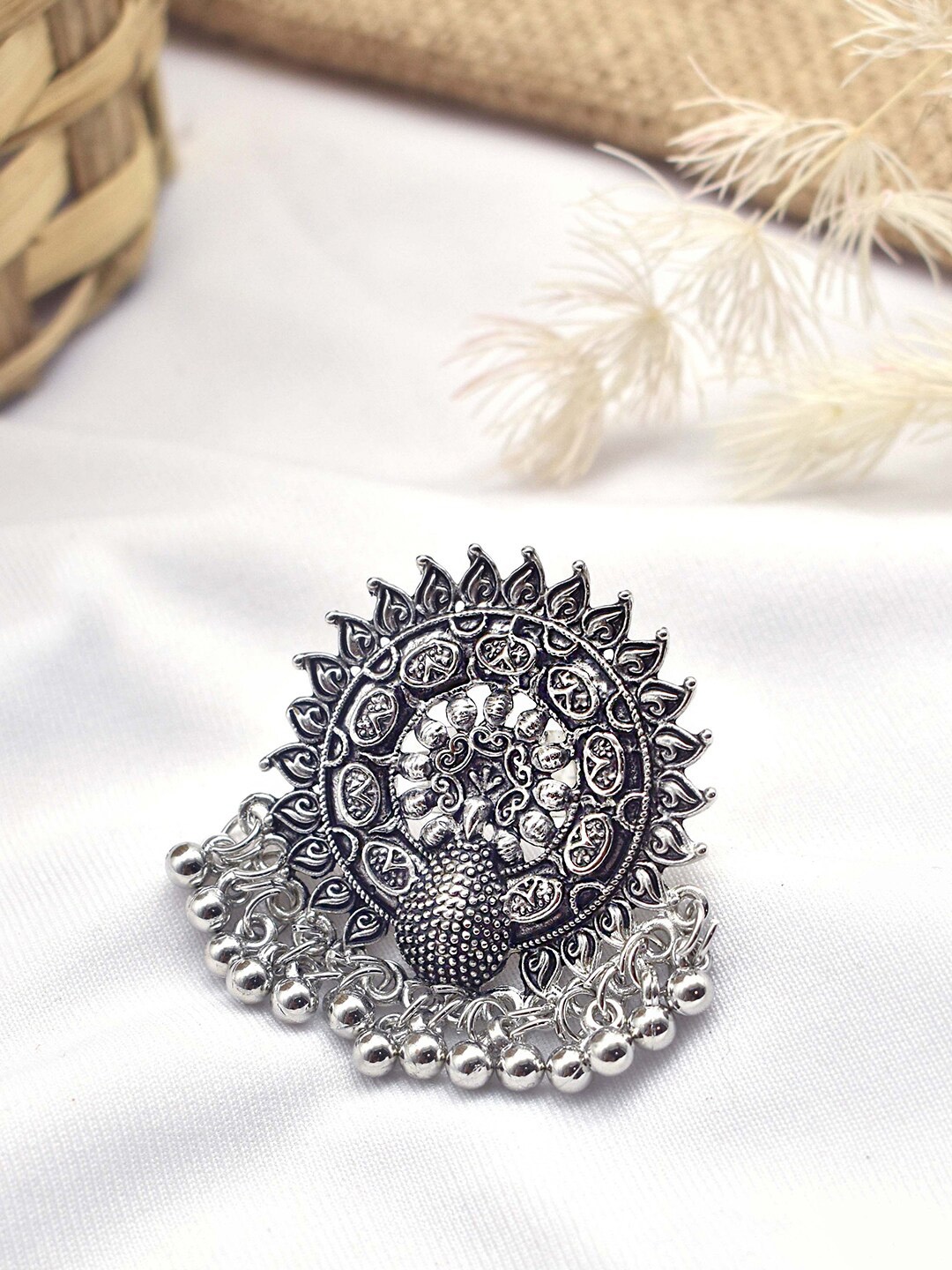 

TEEJH Silver-Plated Oxidised Finger Ring