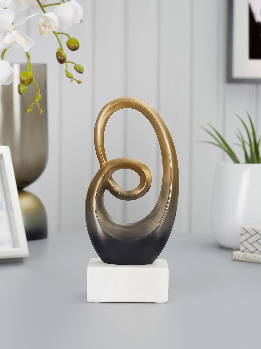 

HomeTown Gold-Toned & Black Aluminium and Marble Ombre Spiral Showpiece