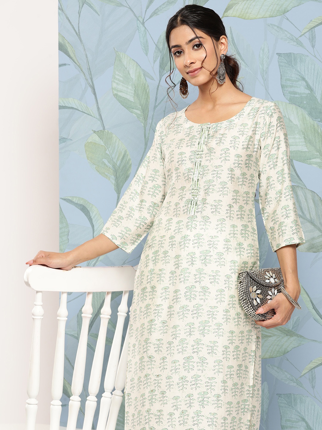 

Libas Women Floral Motifs Printed Thread Work Kurta, Green
