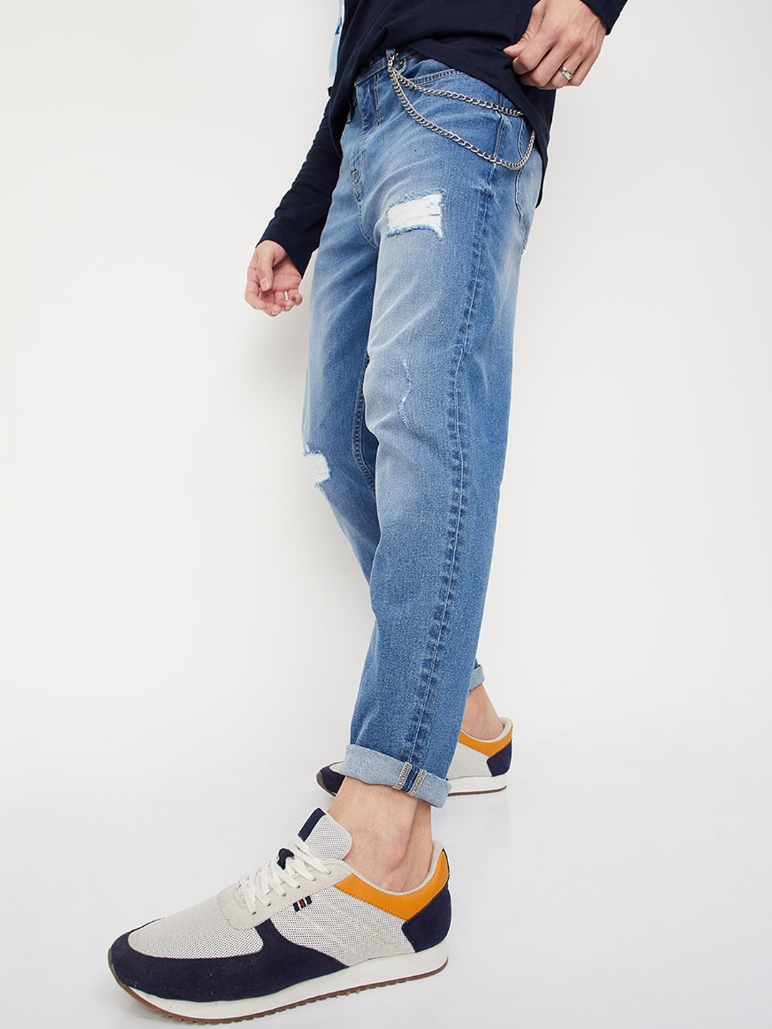 

max Men Regular Fit Mildly Distressed Jeans, Blue