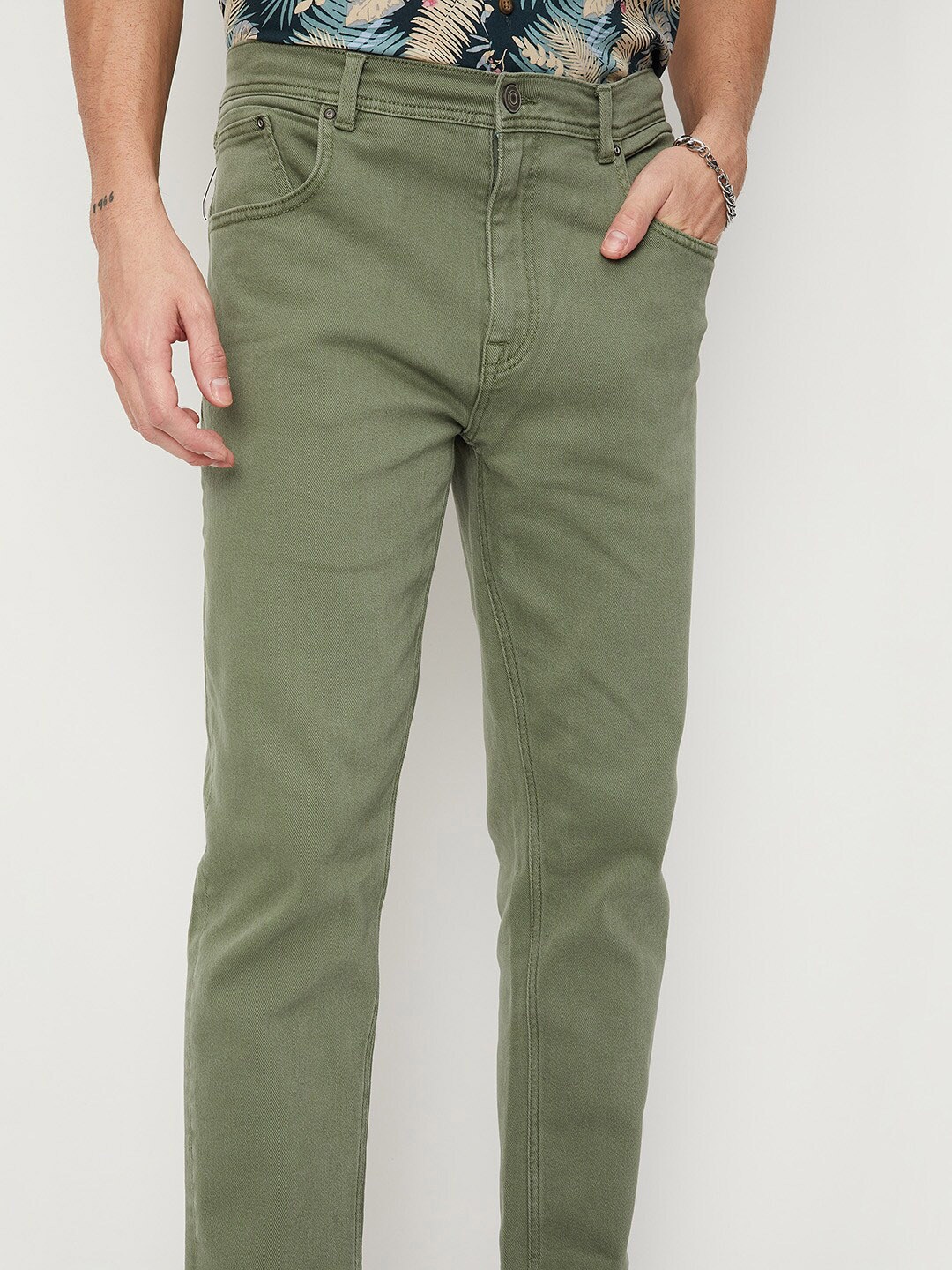 

max Men Solid Regular Fit Mid-Rise Stretchable Jeans, Olive