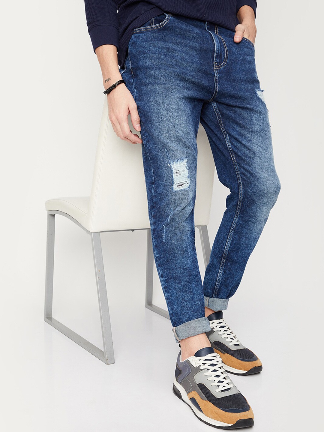 

max Men Mildly Distressed Heavy Fade Jeans, Navy blue