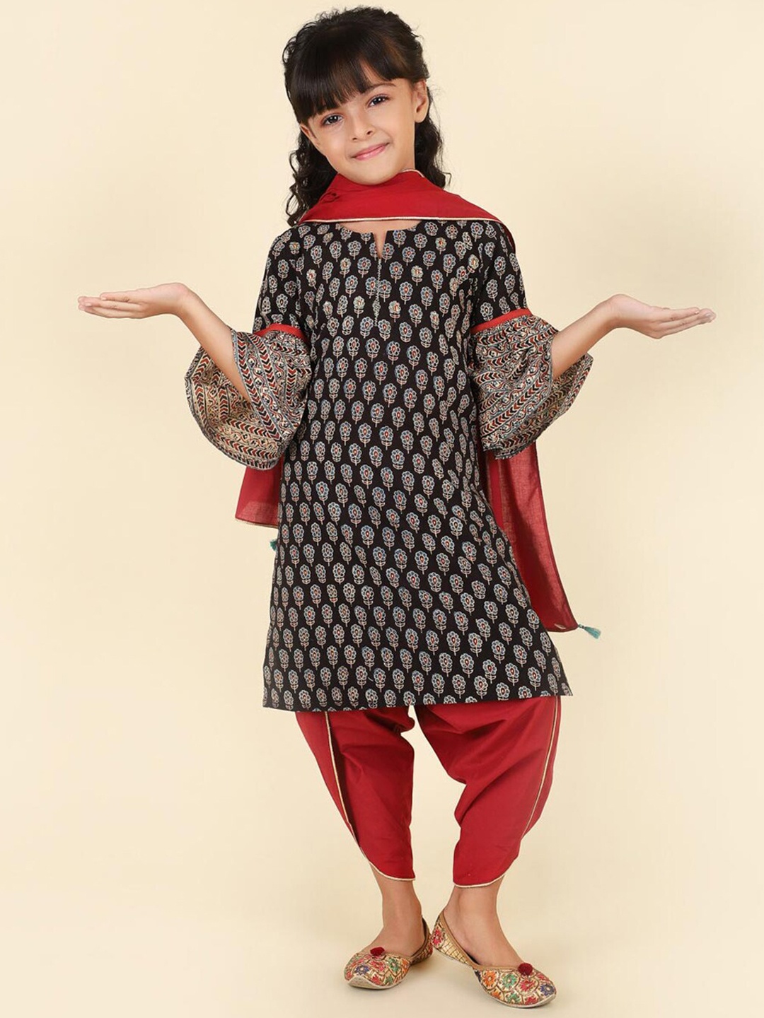 

Fabindia Girls Printed Pure Cotton Kurta with Dhoti Pants & Dupatta, Black