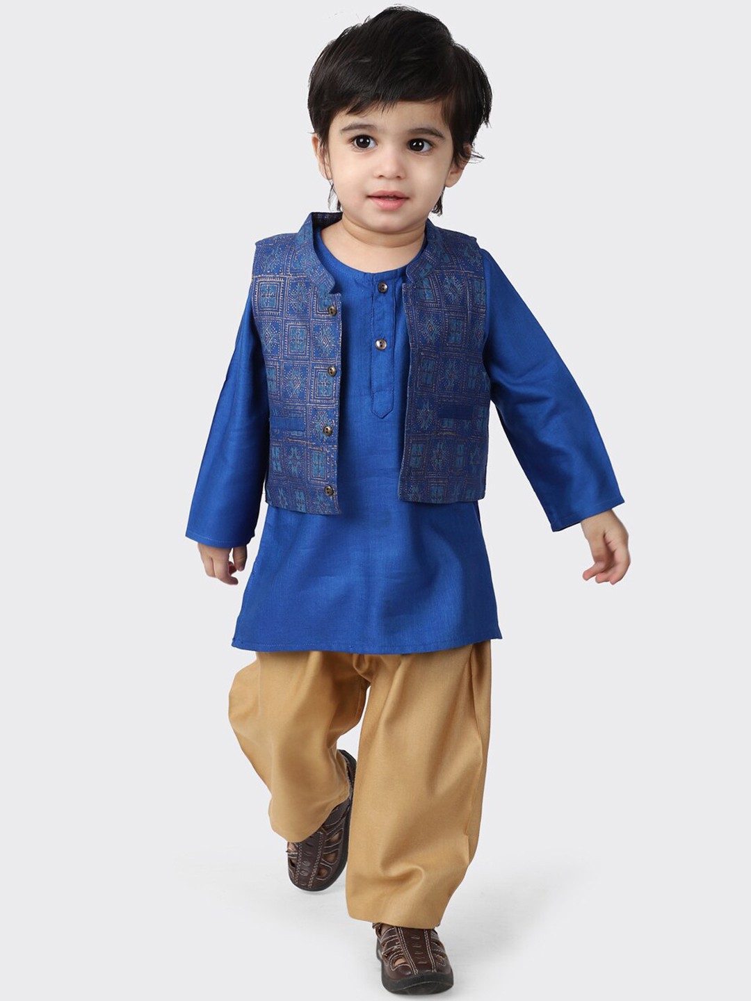 

Fabindia Boys Ethnic Motifs Printed Kurta with Pyjamas & Jacket, Blue