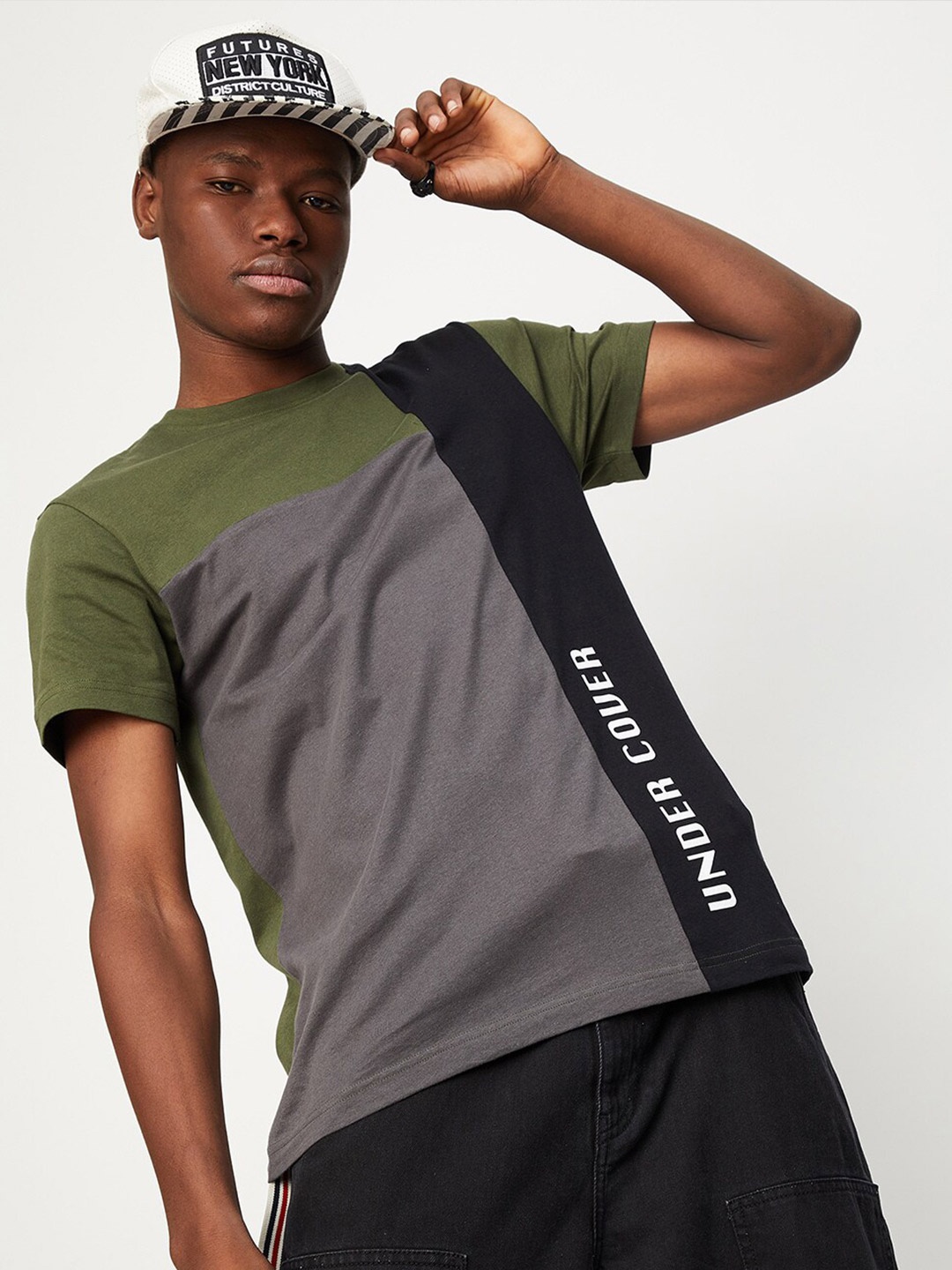 

max Men Coloueblocked Cotton T-shirt, Green