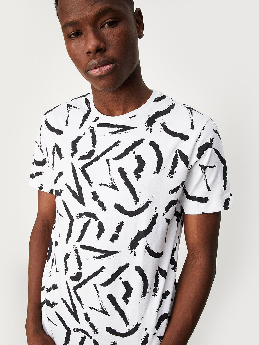 

max Men Abstract Printed Pure Cotton T-shirt, White