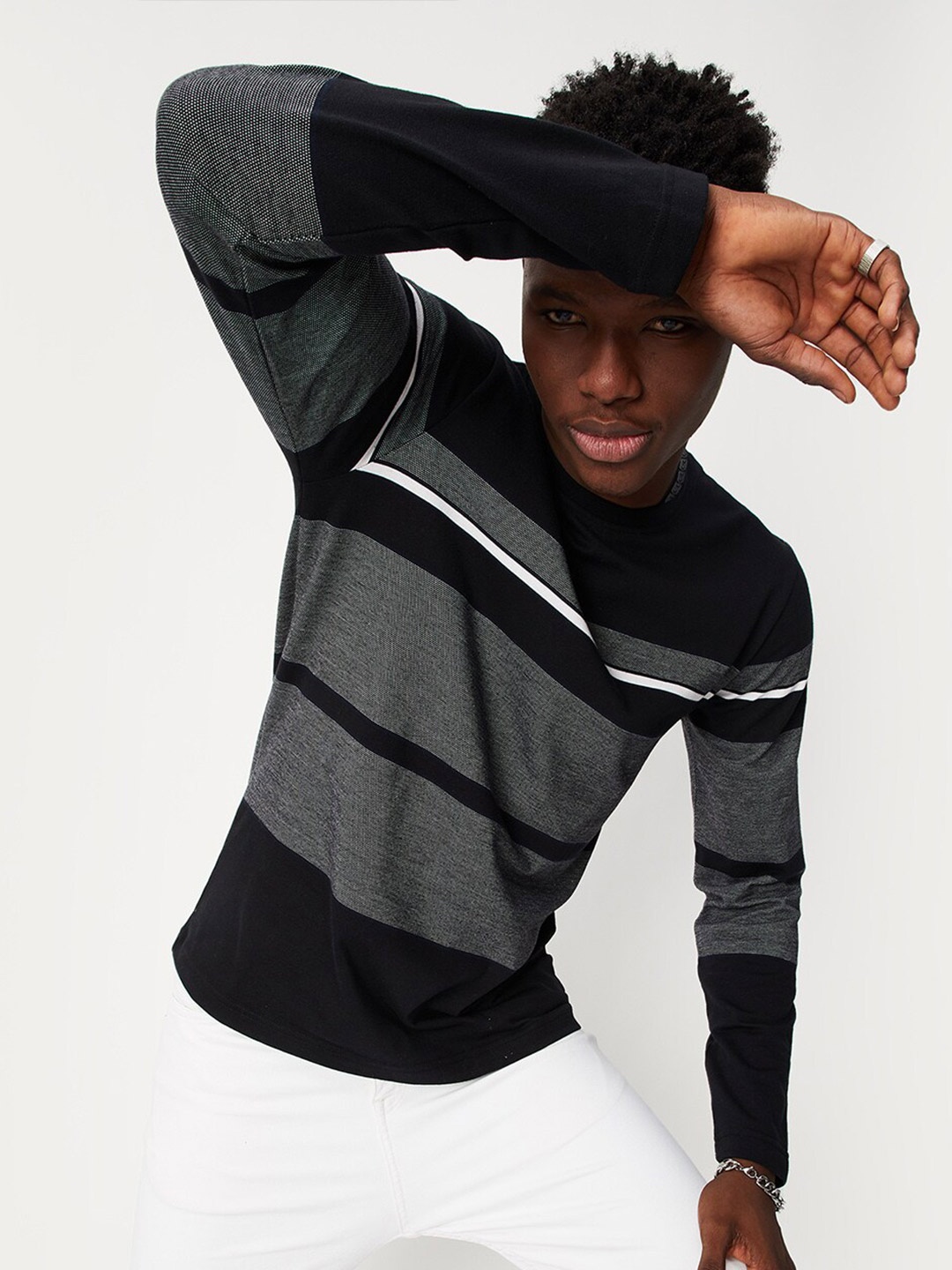

max Men Colourblocked T-shirt, Black