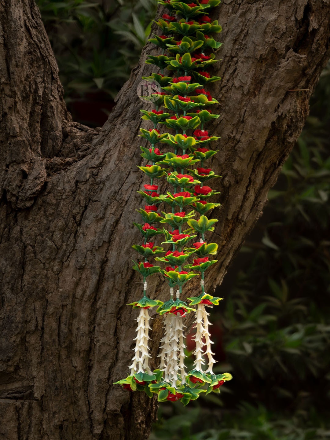 

BS AMOR Green & Red Set Of 6 Hanging Latkans, White