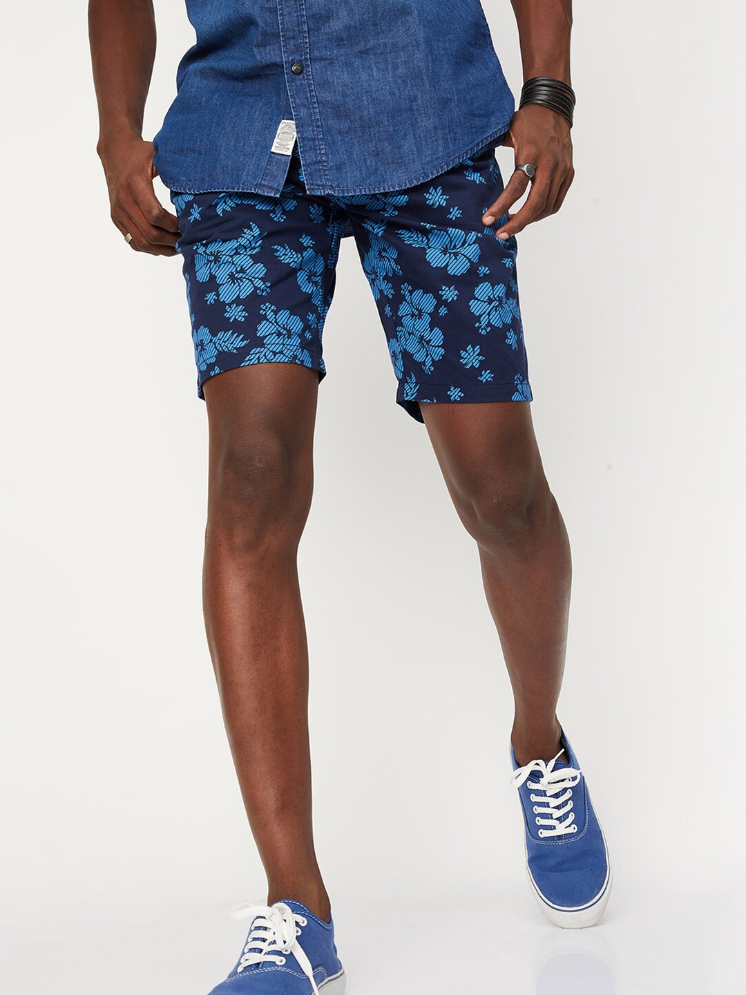

max Men Blue Floral Printed Pure Cotton Shorts
