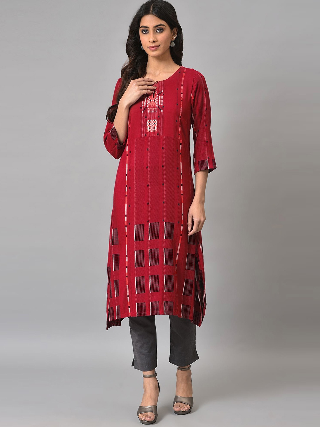 

W Women Geometric Keyhole Neck Kurta, Red