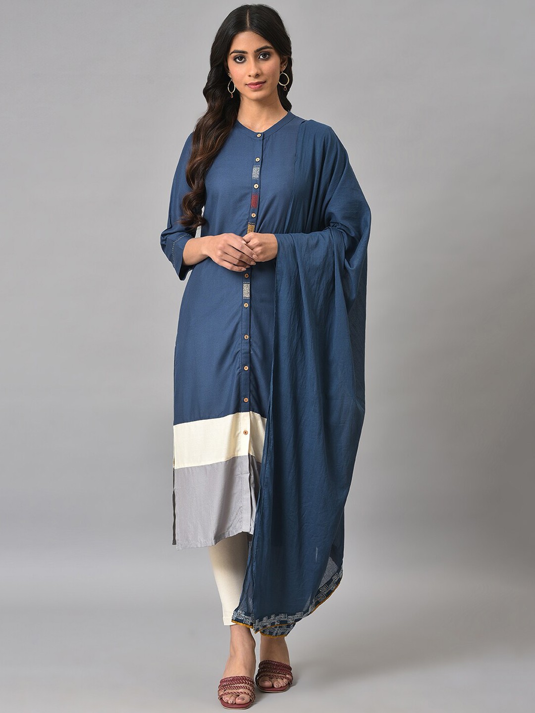 

W Women Colourblocked Thread Work Kurta With Dupatta, Blue