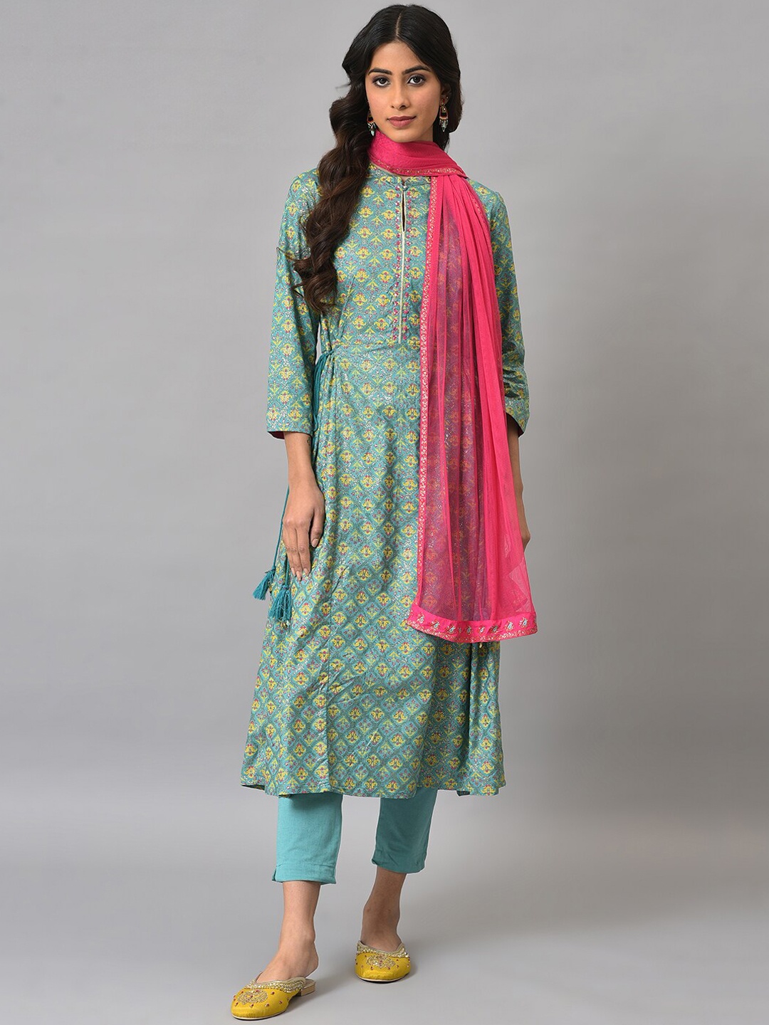 

W Women Floral Printed Kurta With Trousers & With Dupatta, Blue