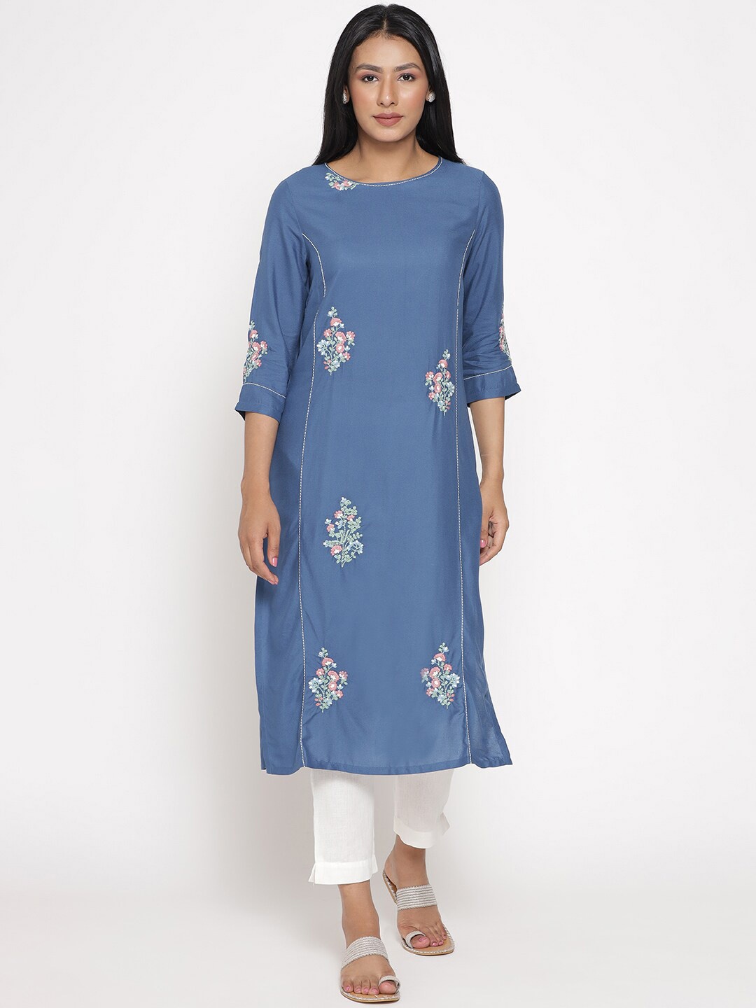 

W Women Floral Embroidered Kurta, Blue