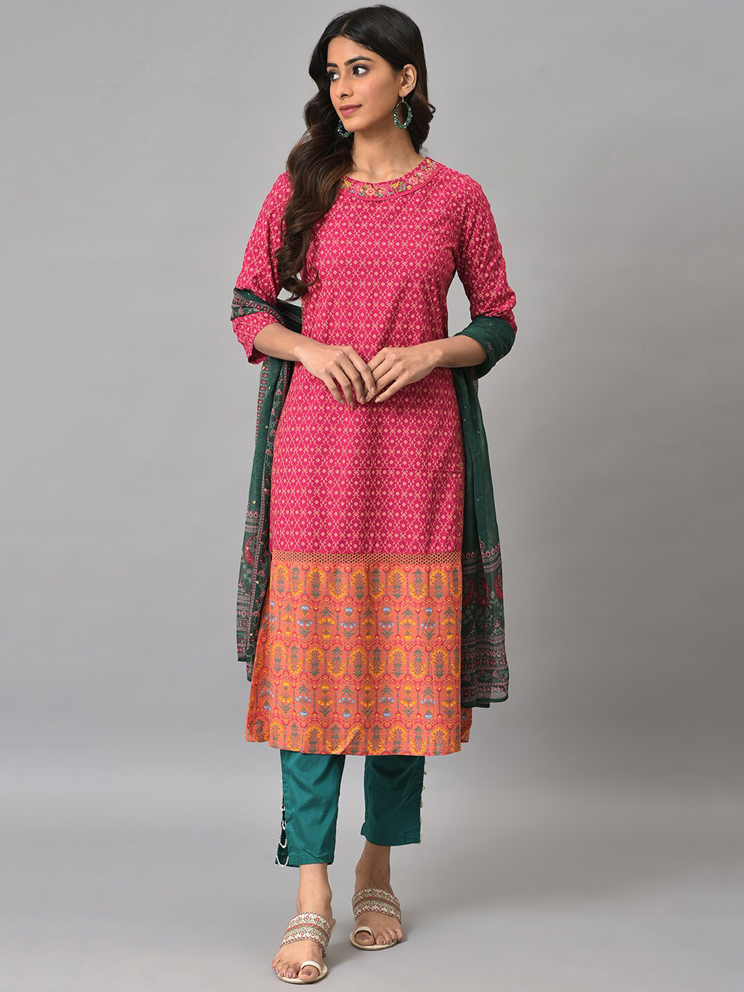 

W Women Pink Floral Printed Thread Work Kurta Set