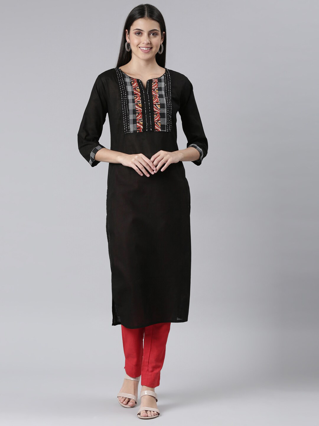 

The Chennai Silks Women Floral Printed Thread Work Kurta, Black