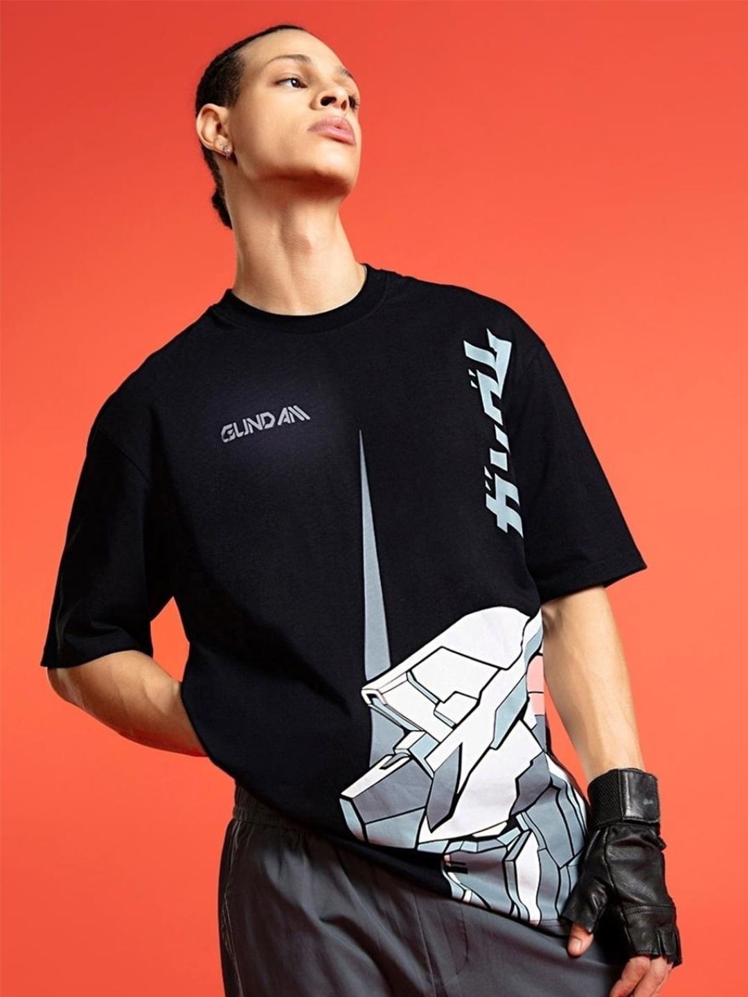 

Bewakoof Men Gundam Helmet Printed Oversized T-shirt, Black