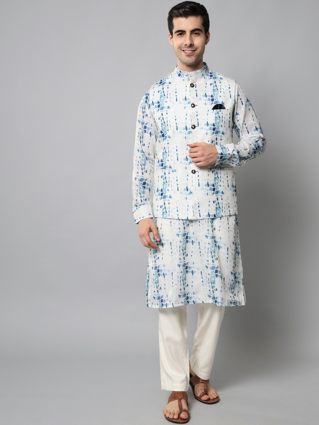 

MAXENCE Men Dyed Pure Cotton Kurta with Pyjamas & Nehru Jacket, White