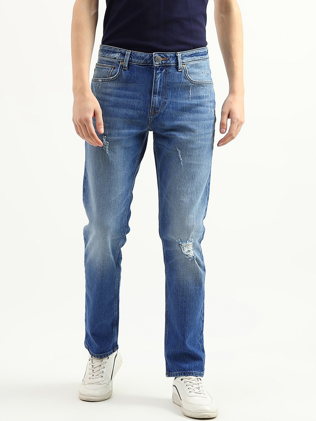 

United Colors of Benetton Men Cotton Mildly Distressed Light Fade Jeans, Blue