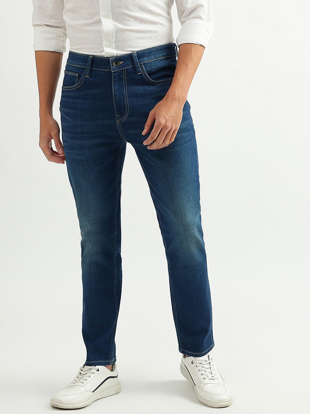 

United Colors of Benetton Men Light Fade Jeans, Blue