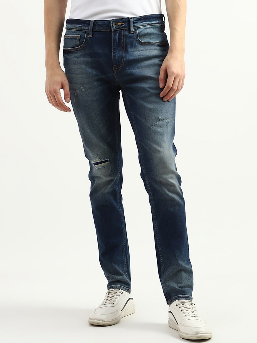 

United Colors of Benetton Men Mildly Distressed Light Fade Regular Fit Cotton Jeans, Blue