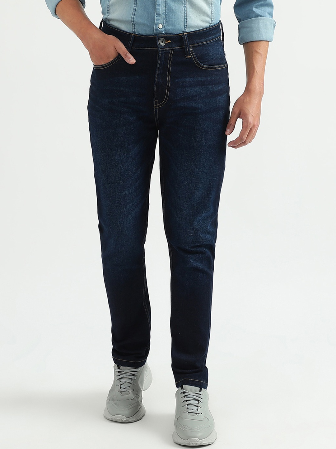 

United Colors of Benetton Men Light Fade Regular Fit Cotton Jeans, Blue