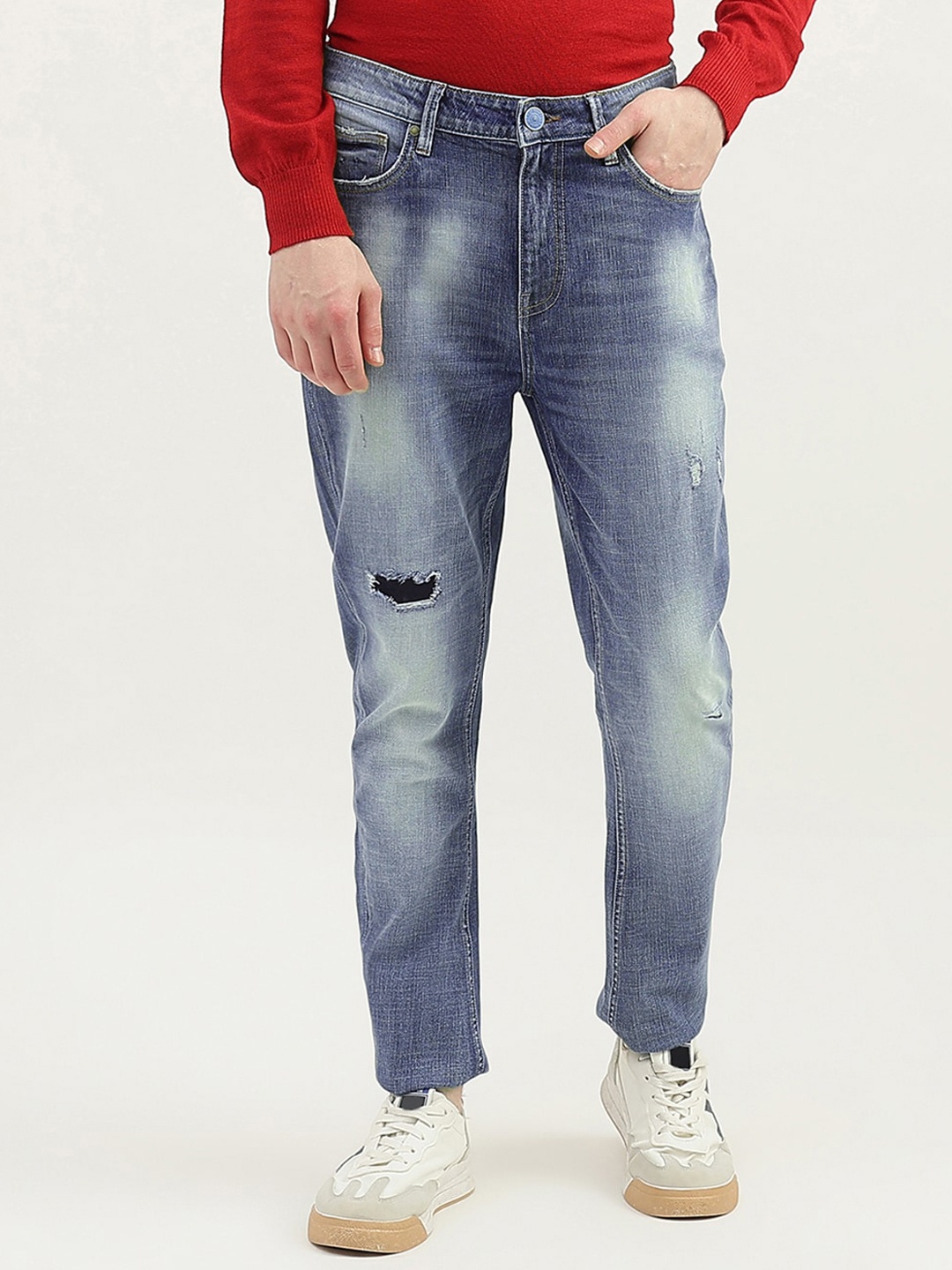 

United Colors of Benetton Men Mildly Distressed Heavy Fade Jeans, Blue