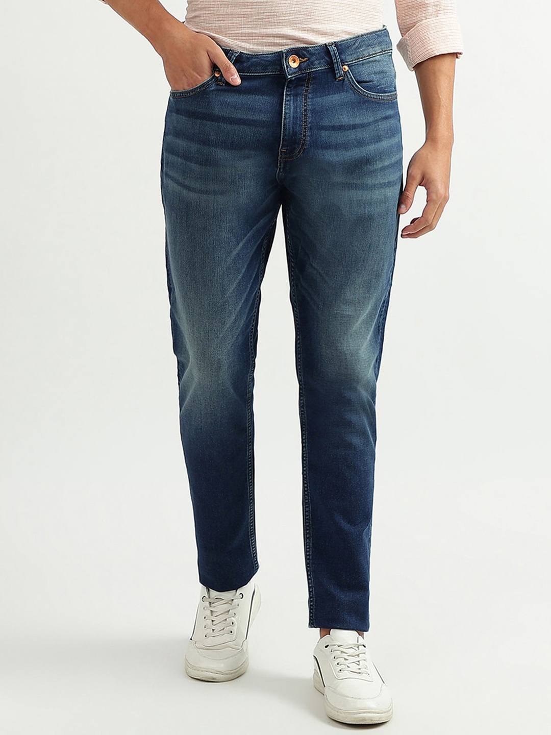 

United Colors of Benetton Men Light Fade Jeans, Blue