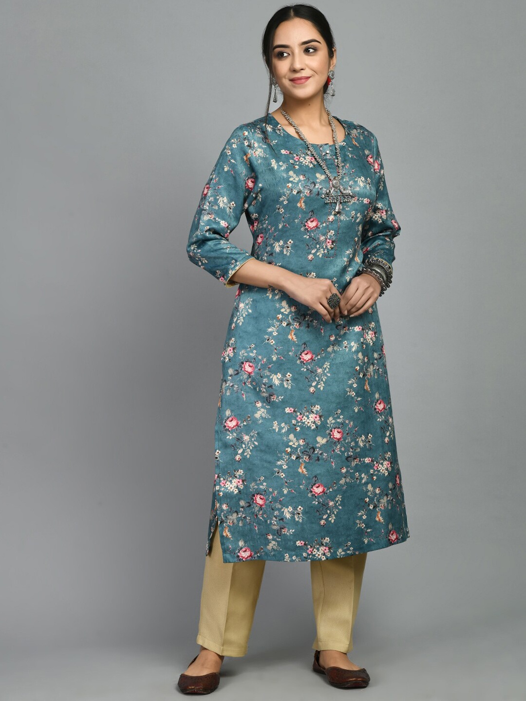 

MEESAN Women Floral Printed Sequinned Woolen Kurta with Trousers, Blue