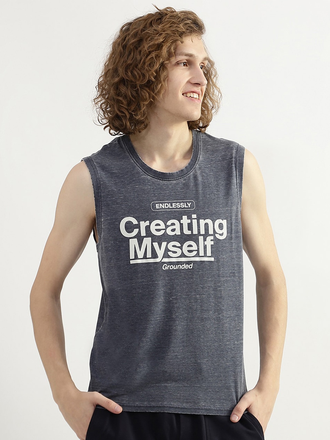 

United Colors of Benetton Men Typography Printed T-shirt, Charcoal