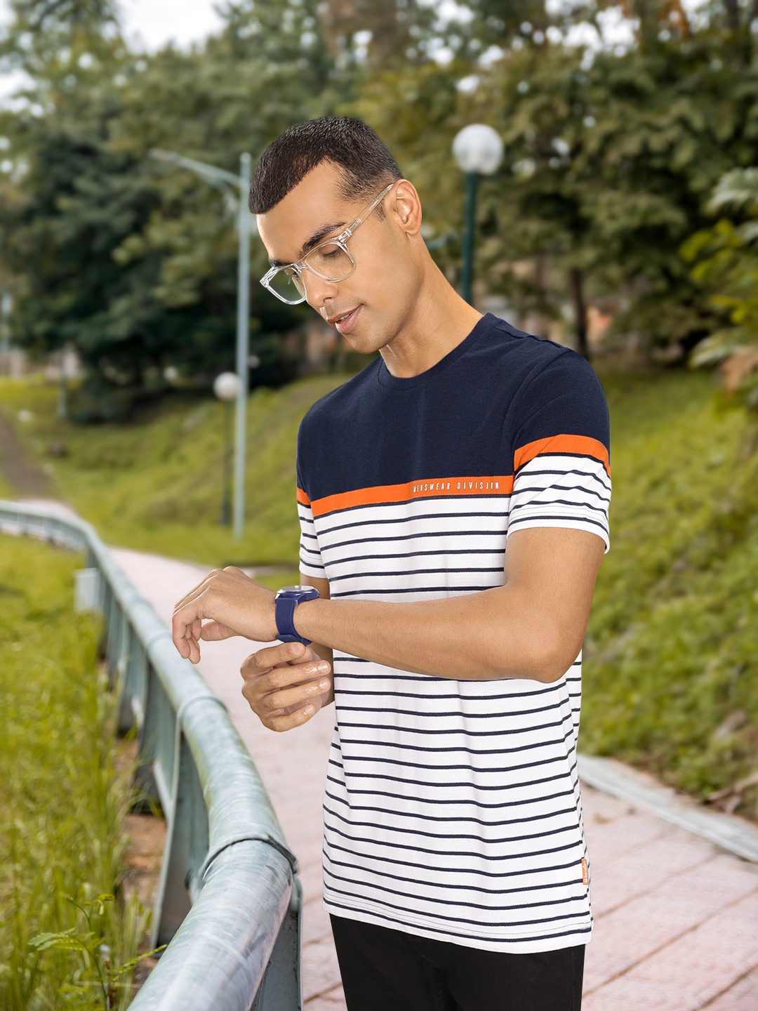 

United Colors of Benetton Men Striped Cotton T-shirt, Navy blue