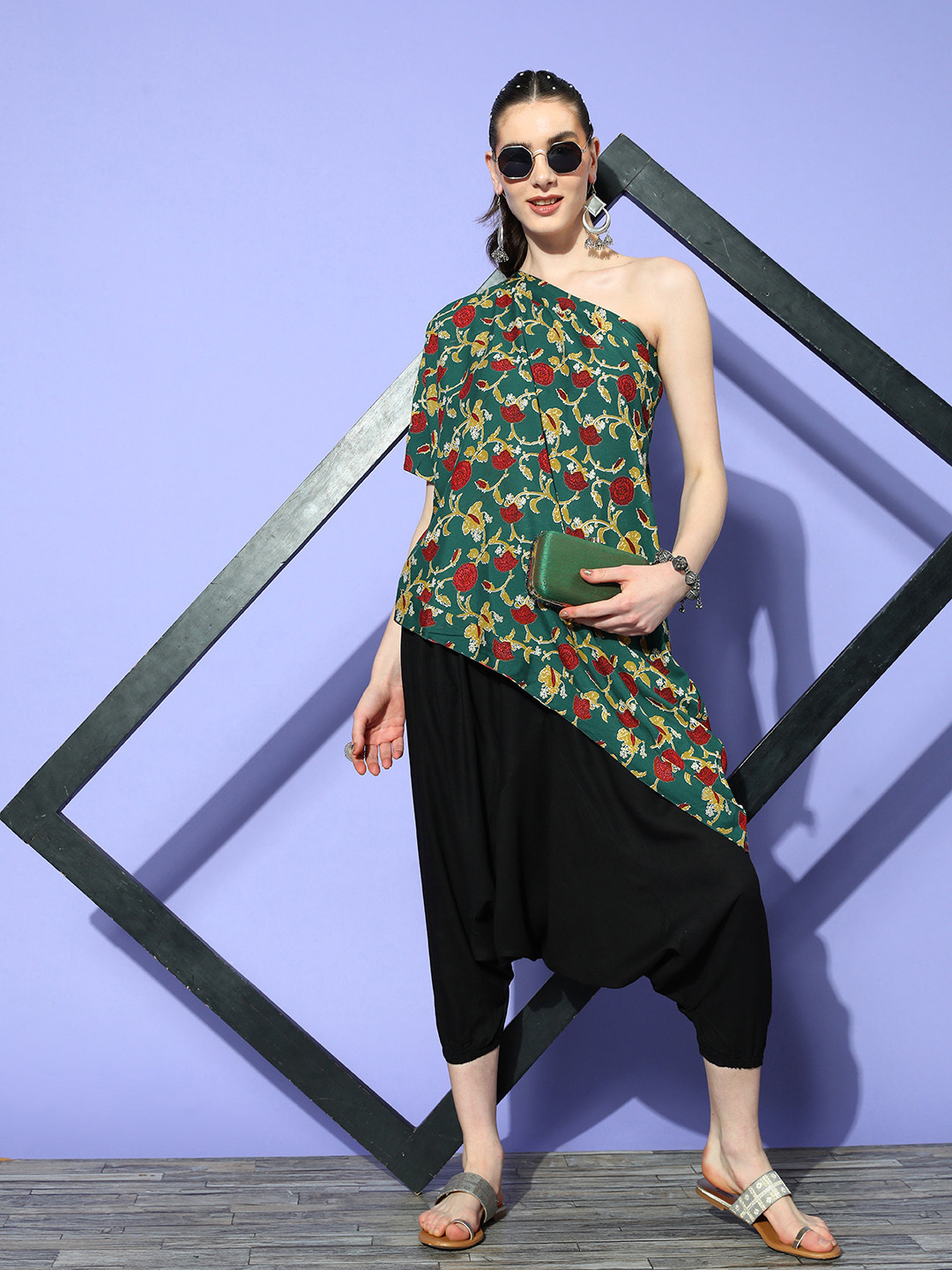 

InWeave Women Green Kalamkari One Shoulder Kurti With Harem Pants
