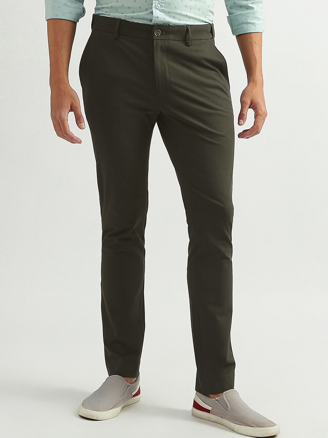 

United Colors of Benetton Men Solid Slim Fit Mid-Rise Trousers, Olive
