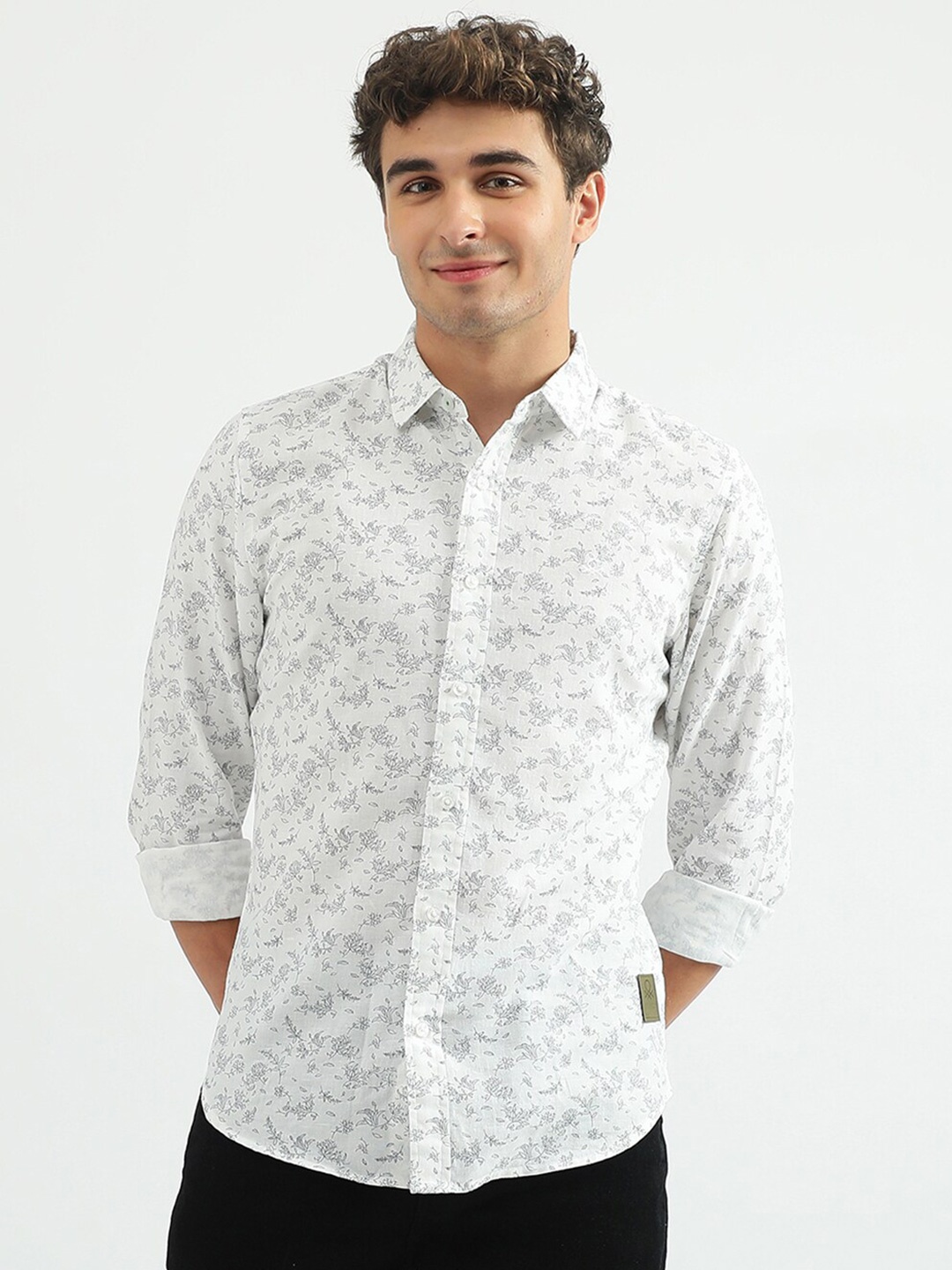 

United Colors of Benetton Men Floral Printed Casual Slim Fit Shirt, White