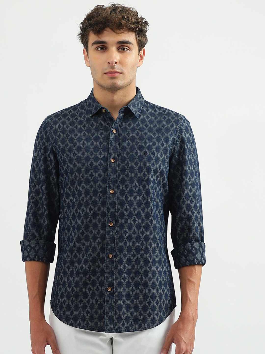 

United Colors of Benetton Men Slim Fit Printed Casual Cotton Shirt, Navy blue