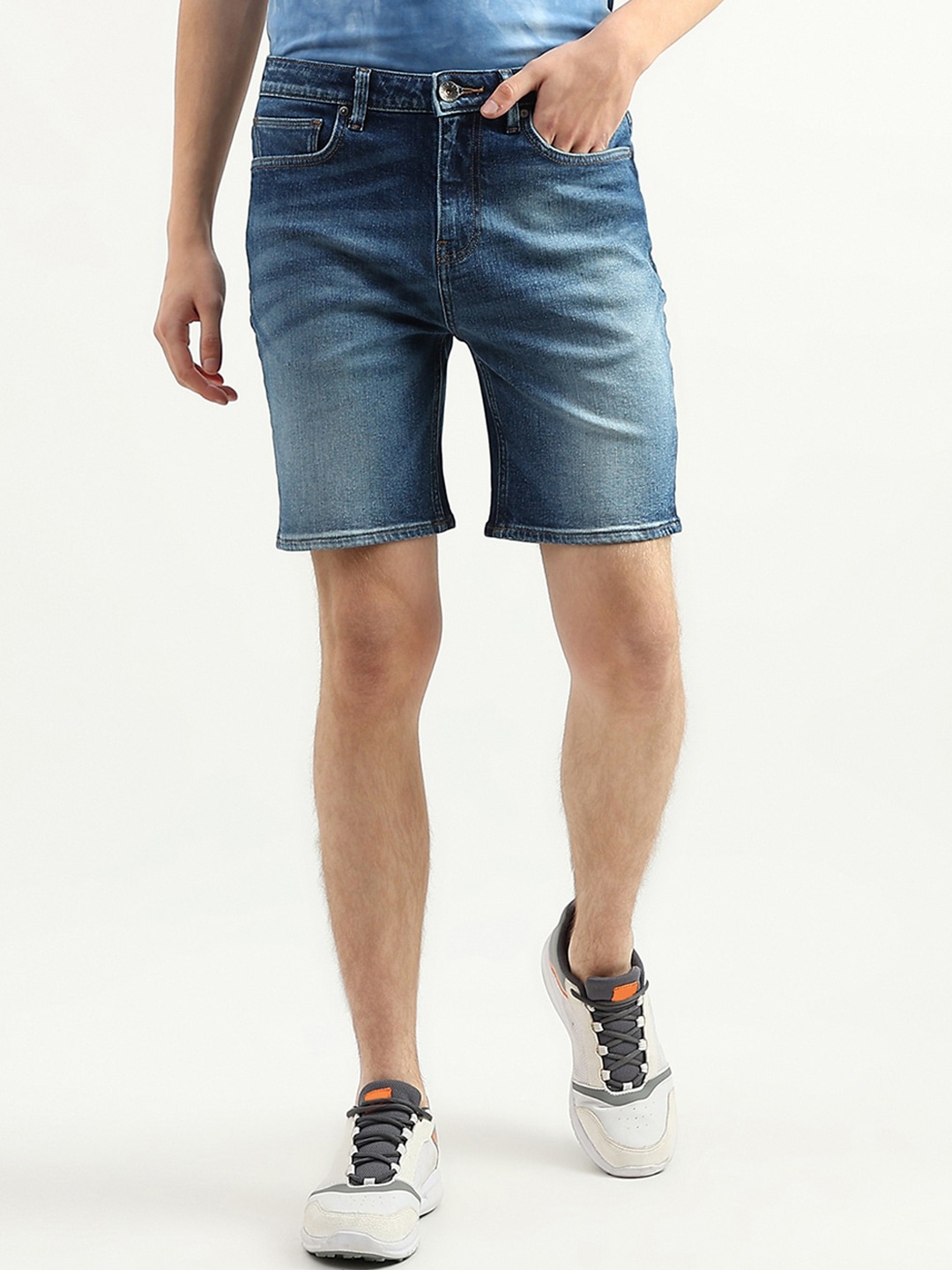 

United Colors of Benetton Men Washed Slim Fit Denim Shorts, Blue