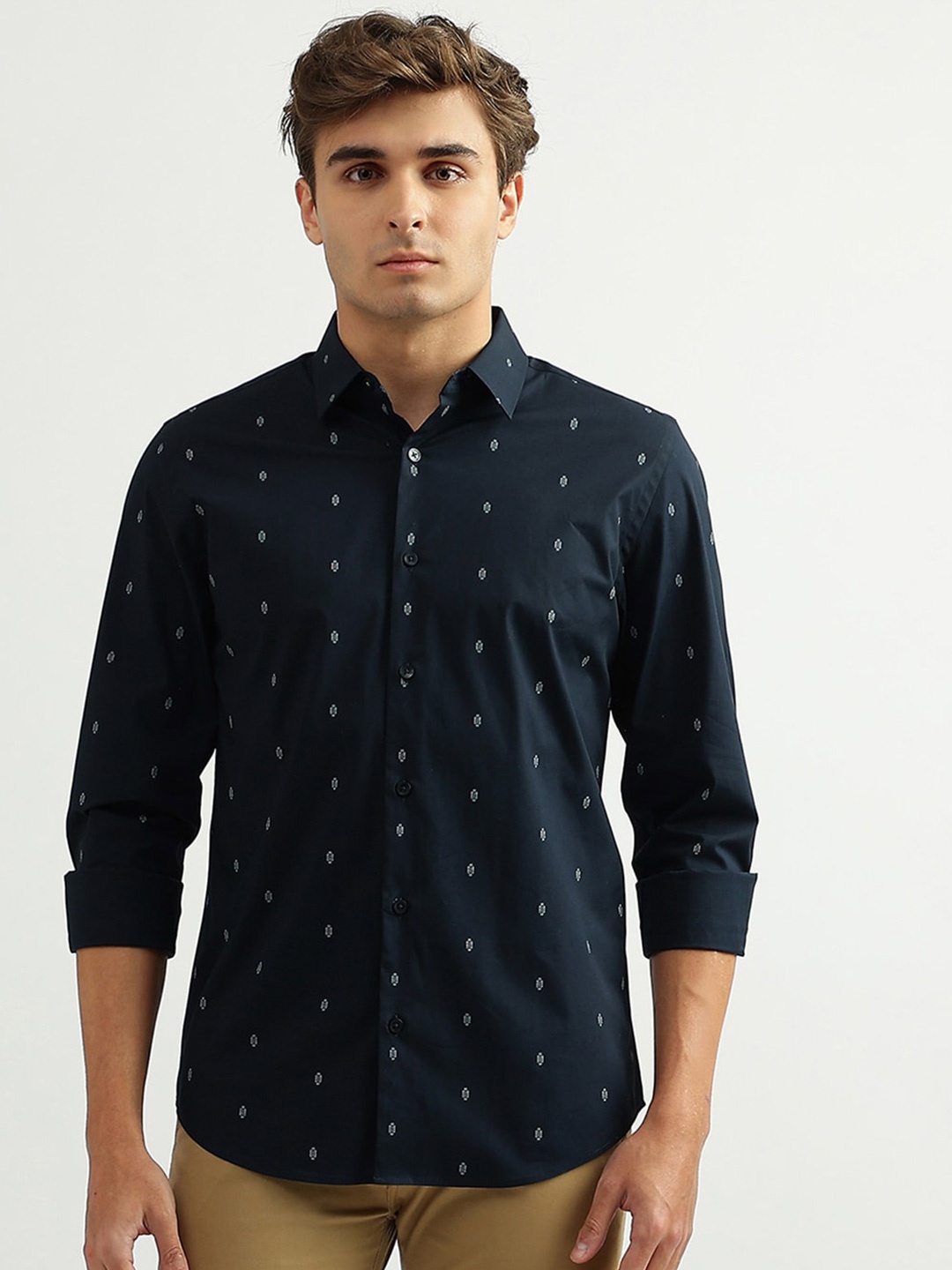 

United Colors of Benetton Men Slim Fit Printed Casual Cotton Shirt, Navy blue