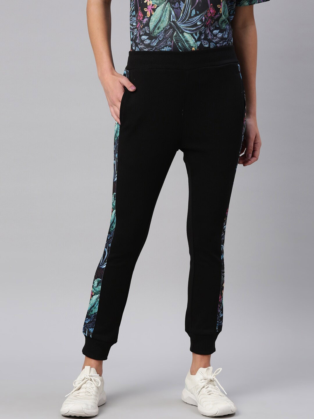 

Proline Active Women Printed Antimicrobial Joggers, Black